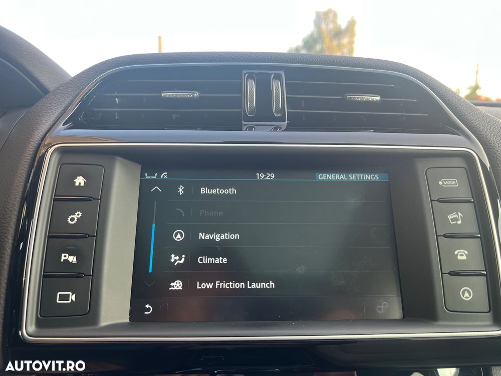 Jaguar F-Pace 30d AWD Prestige - 26
