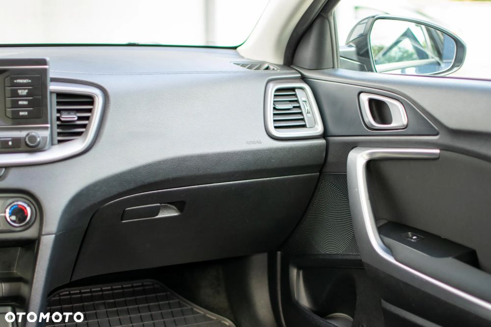 Kia Ceed - 13
