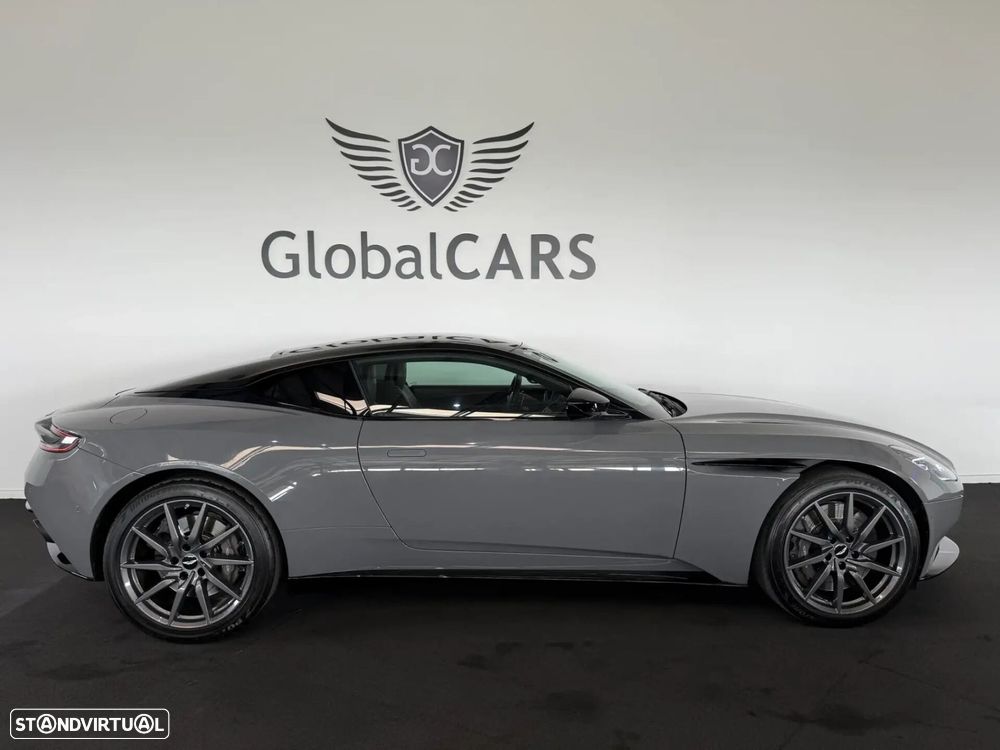 Aston Martin DB11 Coupé - 47