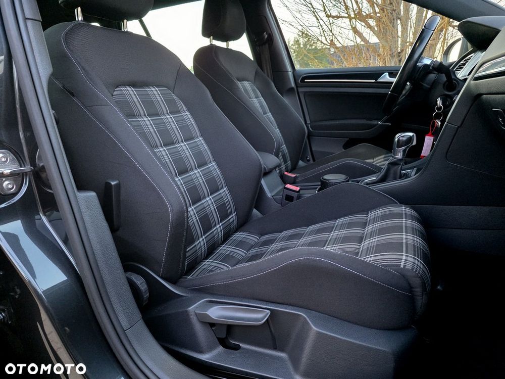 Volkswagen Golf - 20