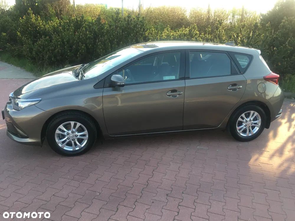 Toyota Auris - 12
