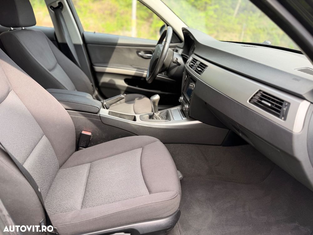 BMW Seria 3 320i - 9