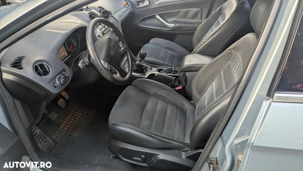 Ford Mondeo 2.0 TDCi Ghia - 12