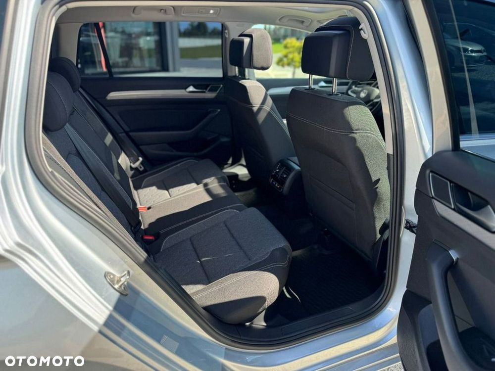 Volkswagen Passat - 16