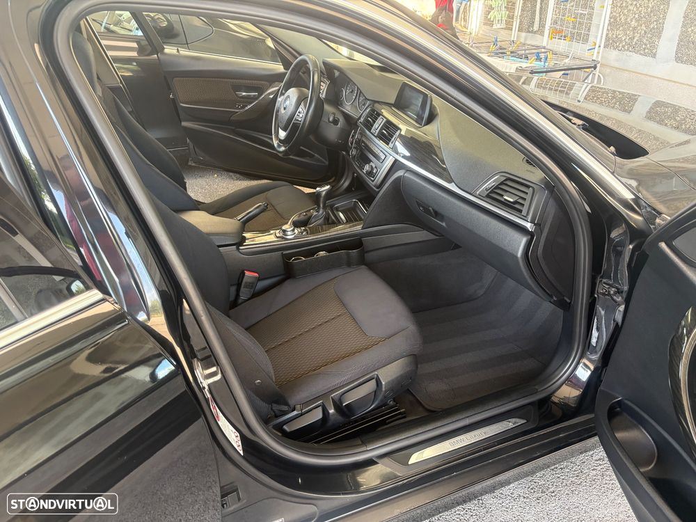 BMW 320 d Luxury Line - 9