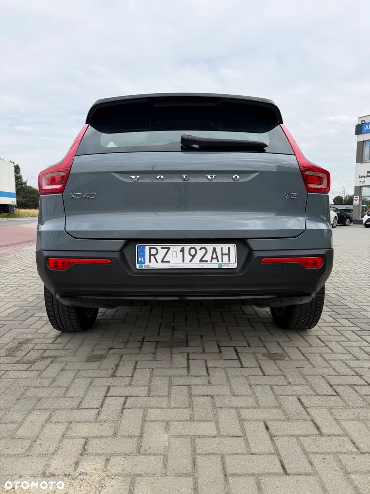 Volvo XC 40 T3 Momentum Pro - 24