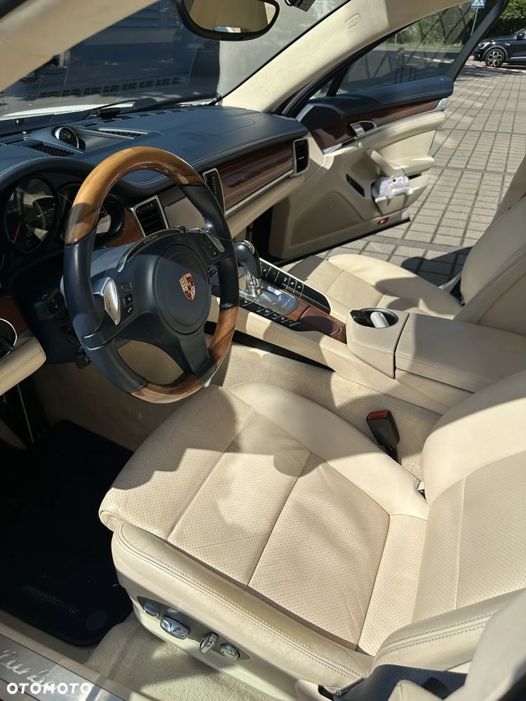 Porsche Panamera Turbo PDK - 16