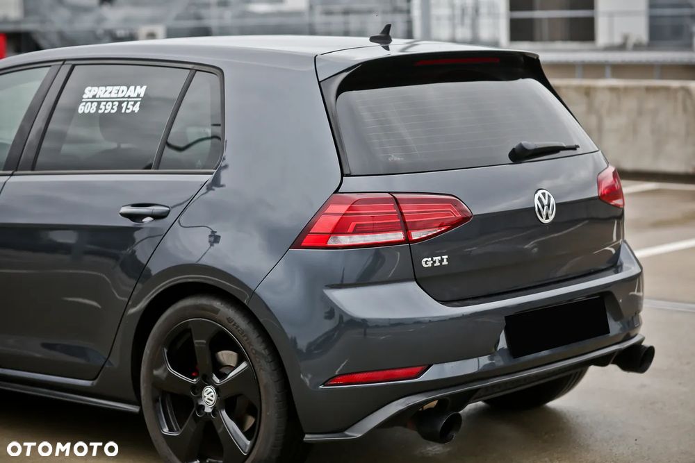 Volkswagen Golf - 10