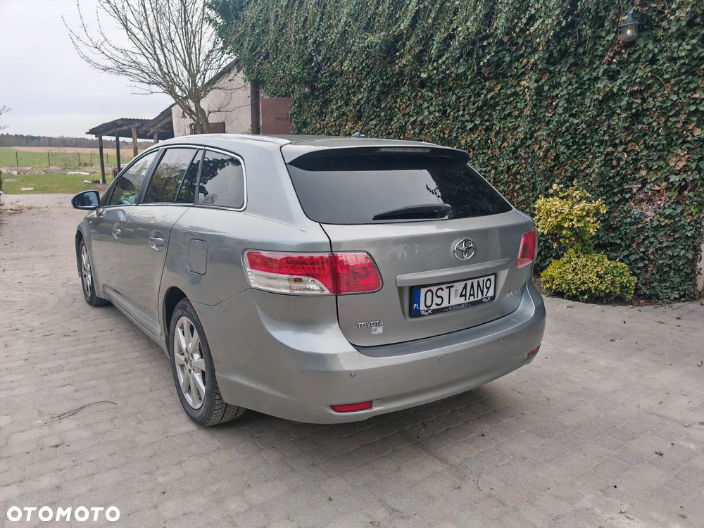 Toyota Avensis 2.2 D-4D Sol - 4