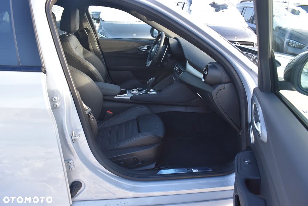 Alfa Romeo Giulia 2.0 Turbo Veloce Q4 - 17