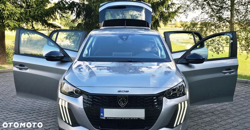 Peugeot 208 - 8