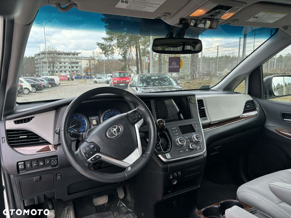 Toyota Sienna 3.5 XLE AWD - 14