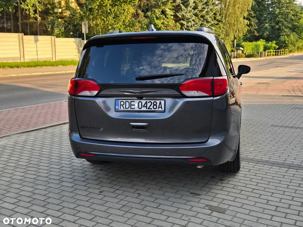 Chrysler Pacifica - 7