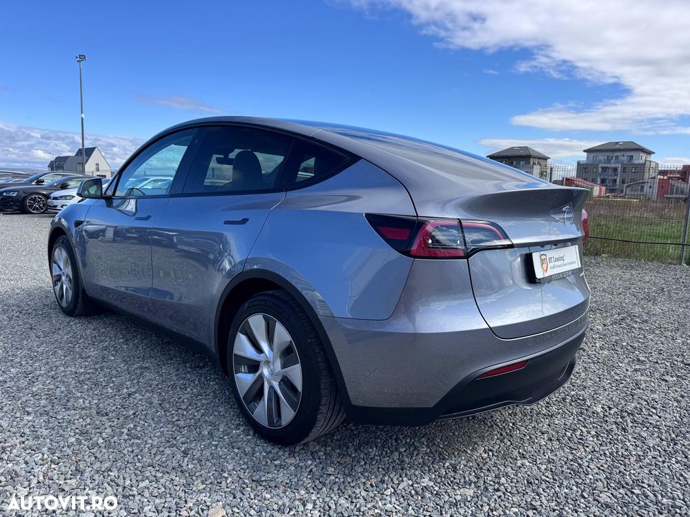 Tesla Model Y AWD Performance - 4