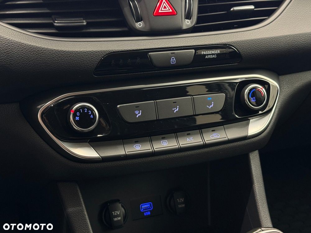 Hyundai i30 1.5 DPI Classic + - 24