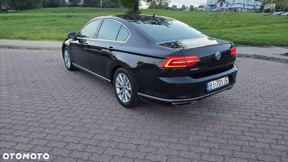 Volkswagen Passat - 4