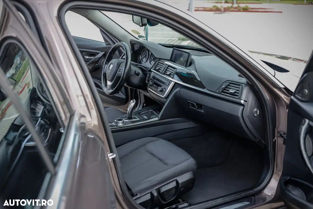 BMW Seria 3 320d Aut. Luxury Line - 7
