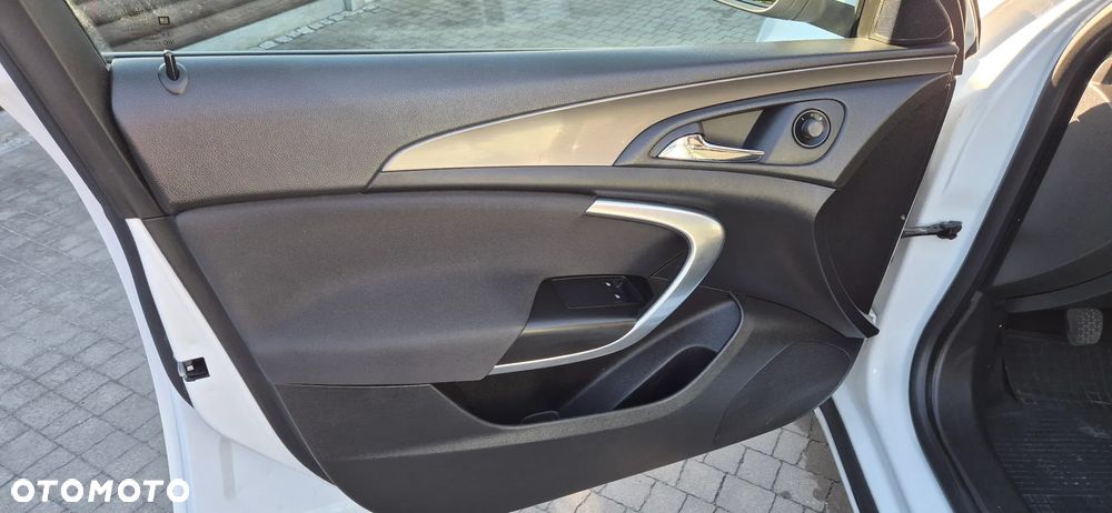 Opel Insignia 2.0 CDTI - 12