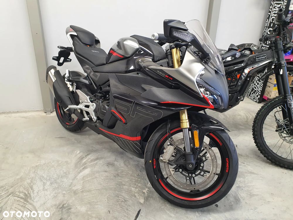 CFMoto SR - 1