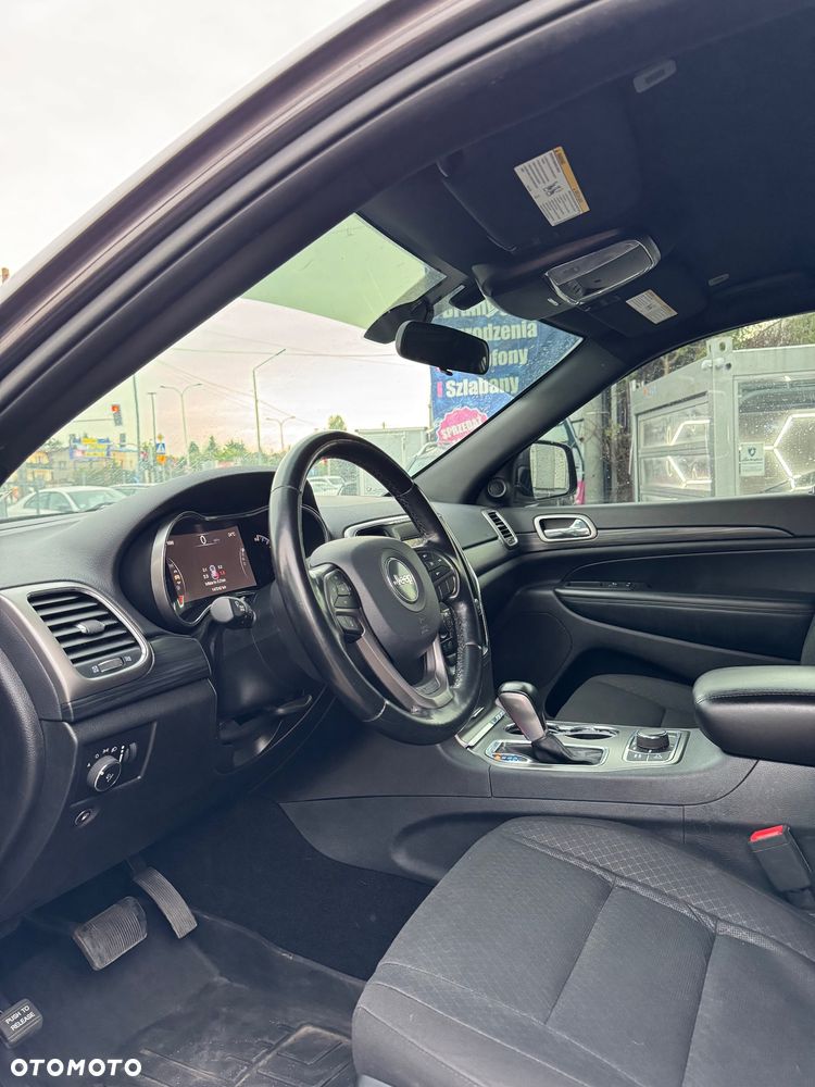 Jeep Grand Cherokee - 12