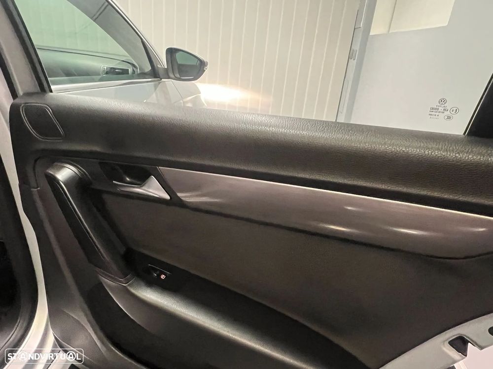 VW Passat 1.6 TDI BlueMotion - 24