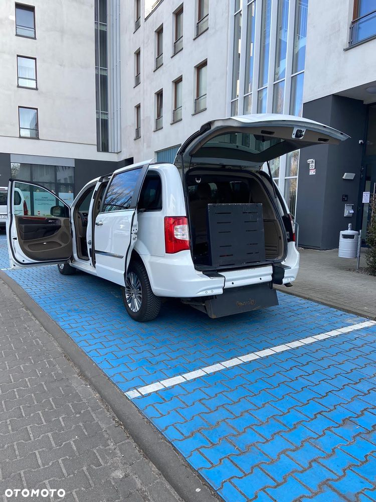 Chrysler Town & Country 3.6 Limited - 1