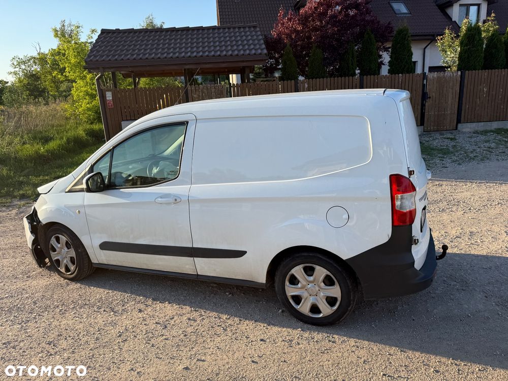 Ford Transit Courier - 12