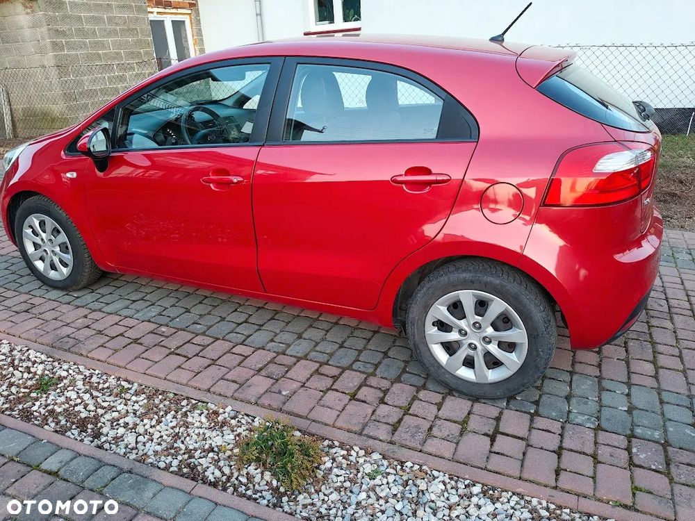 Kia Rio - 4