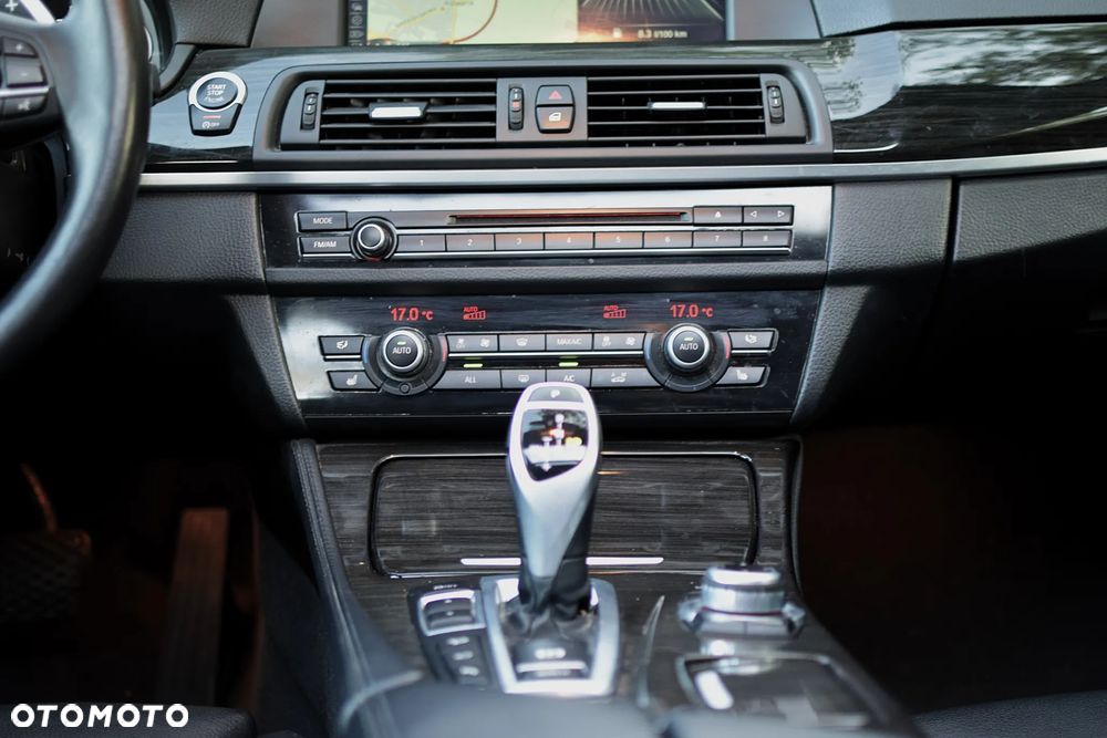 BMW Seria 5 528i xDrive Sport-Aut - 20