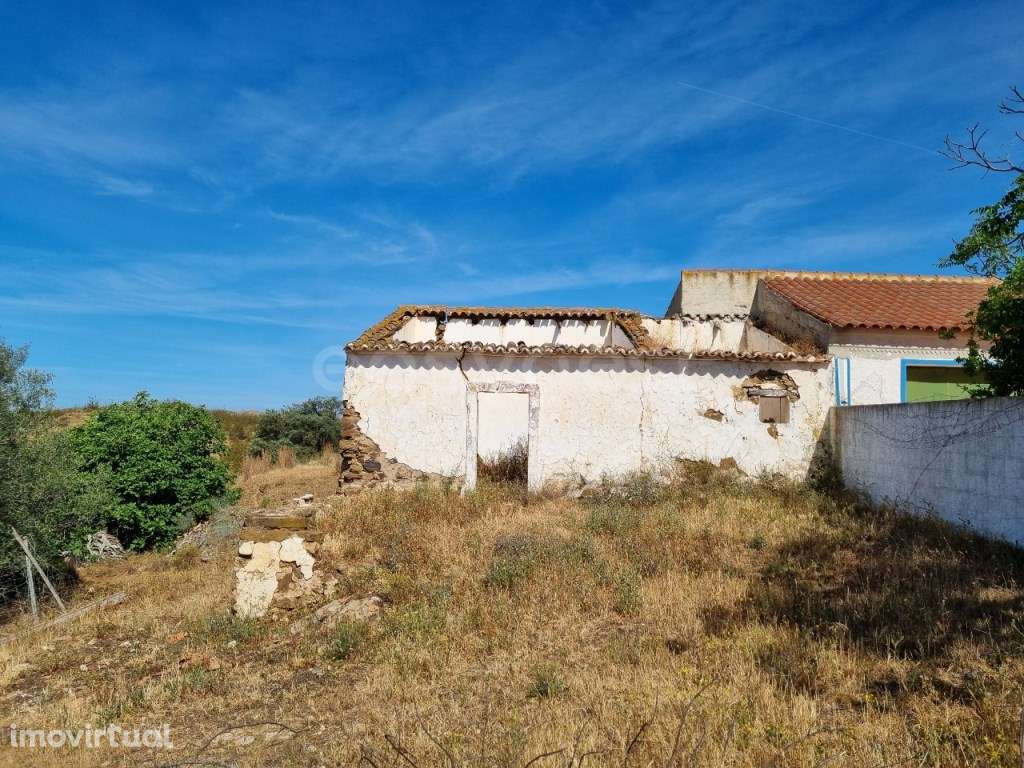 Terreno Misto com Ruína e Vista Panorâmica - Grande imagem: 4/9