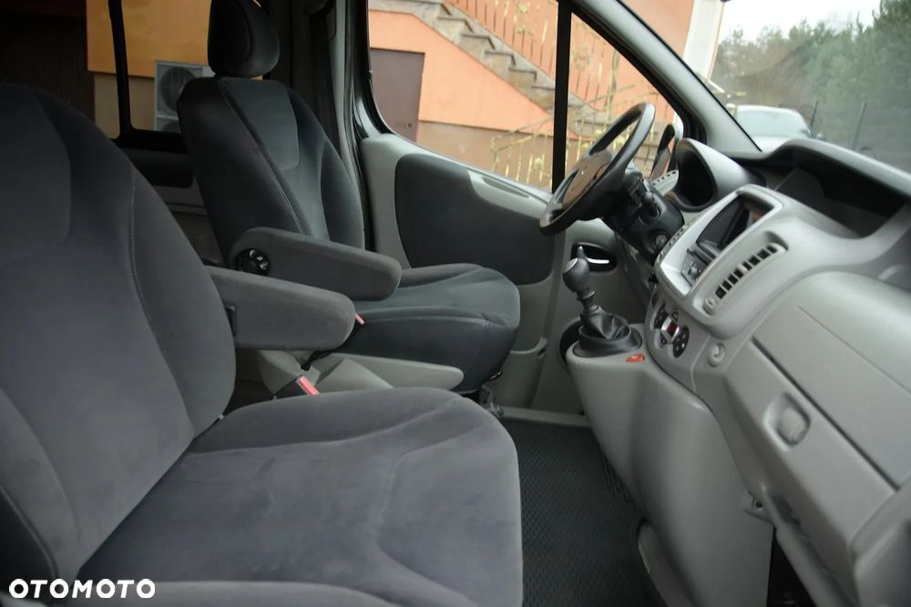 Renault Trafic Grand Passenger Black Edition - 8