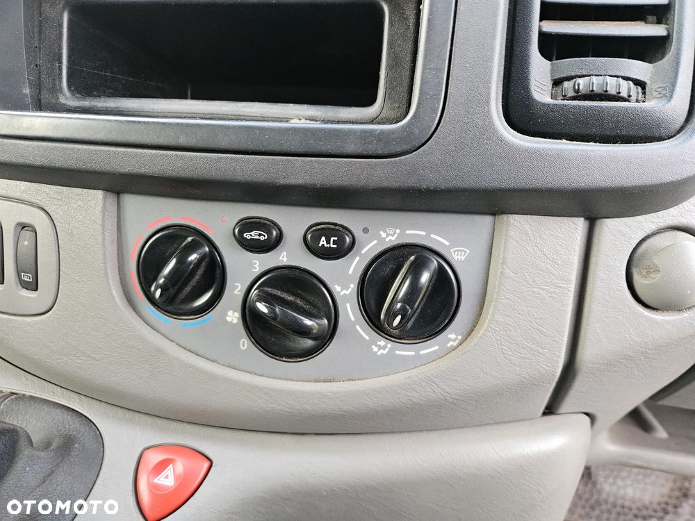 Opel Vivaro - 11
