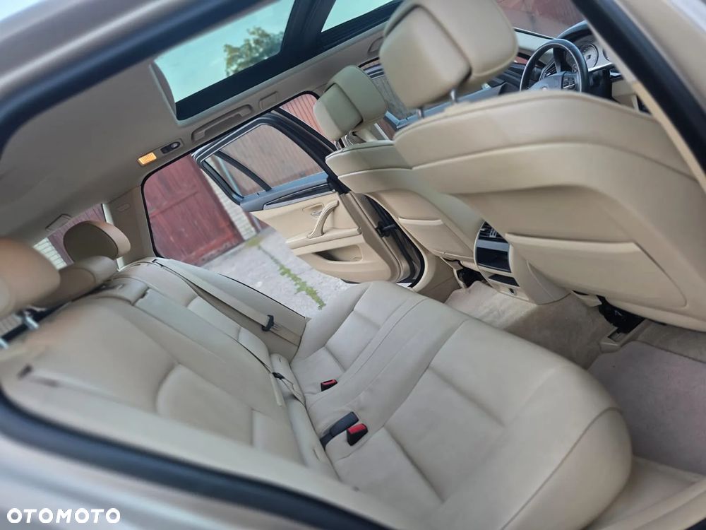 BMW Seria 5 523i - 7