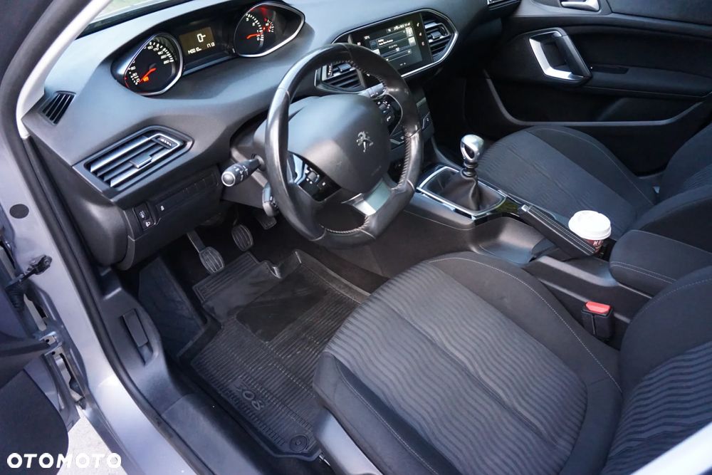 Peugeot 308 125 THP Allure - 17