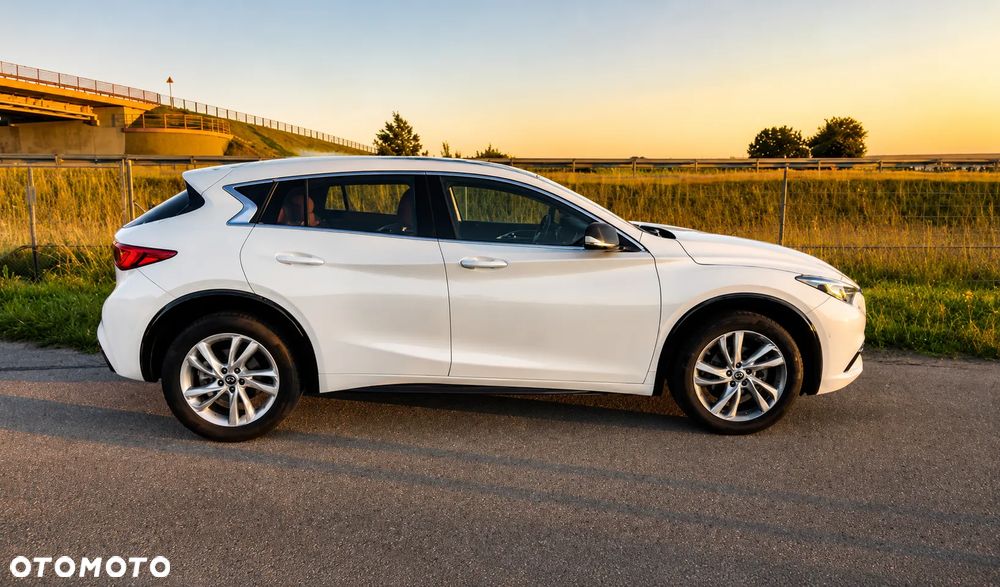 Infiniti Q30 1.6t Pure - 11