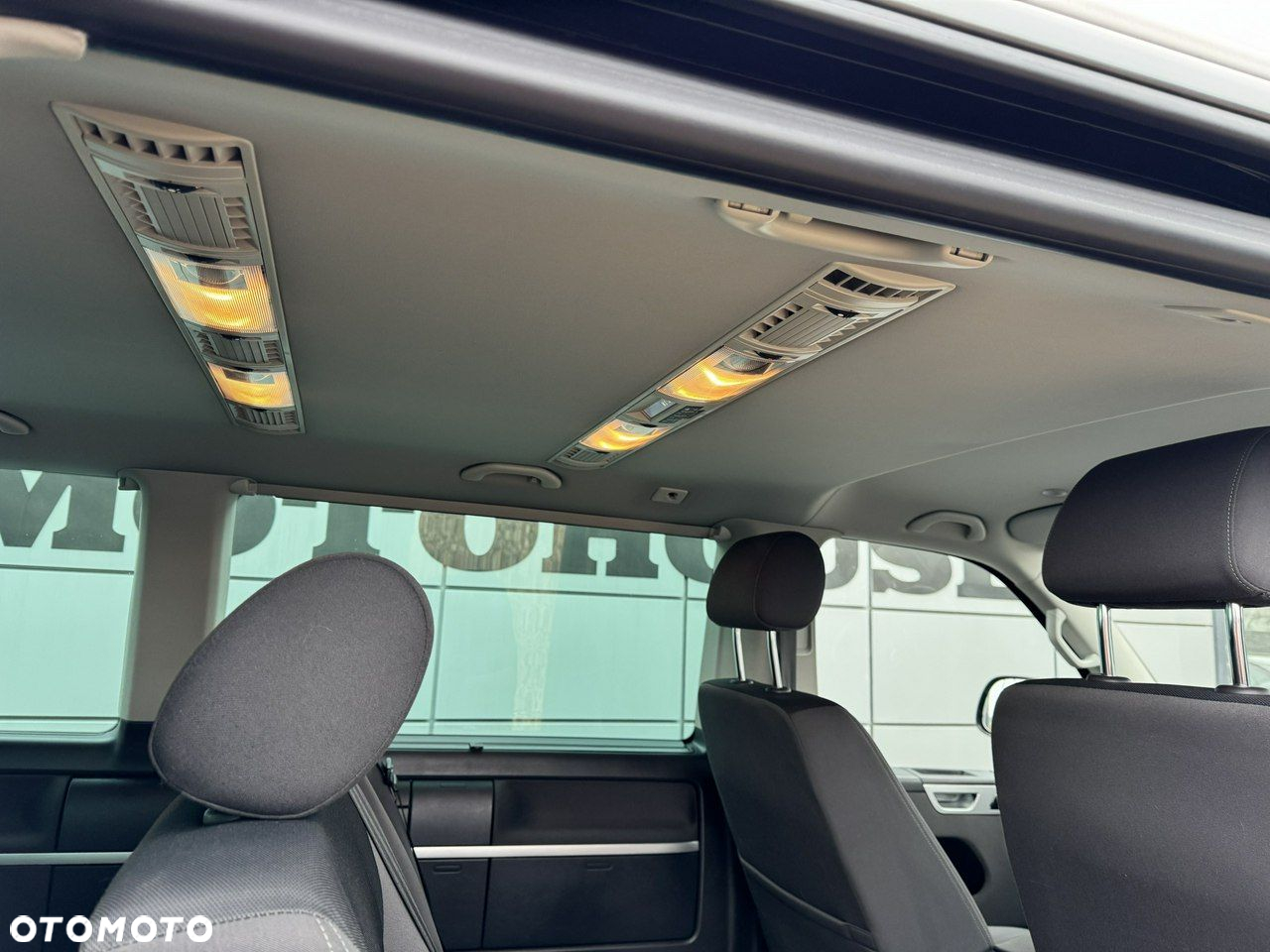 Volkswagen Multivan - 16