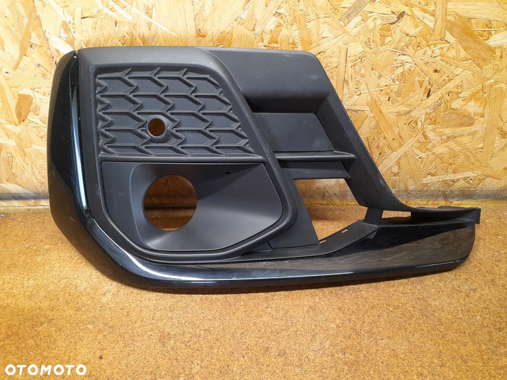 Audi A8 D5 Lift zaślepka kratka prawa zderzaka 4N0807682A