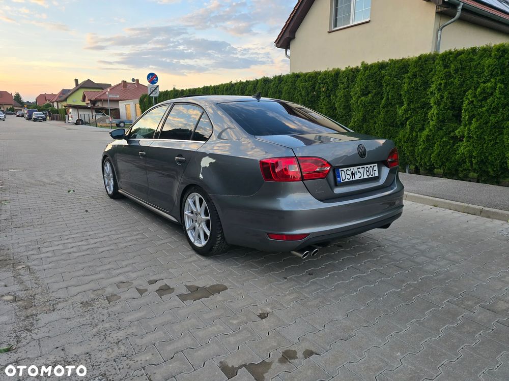 Volkswagen Jetta 2.0 TSI Highline - 16