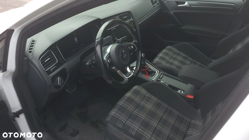 Volkswagen Golf 2.0 TDI BMT GTD DSG - 26
