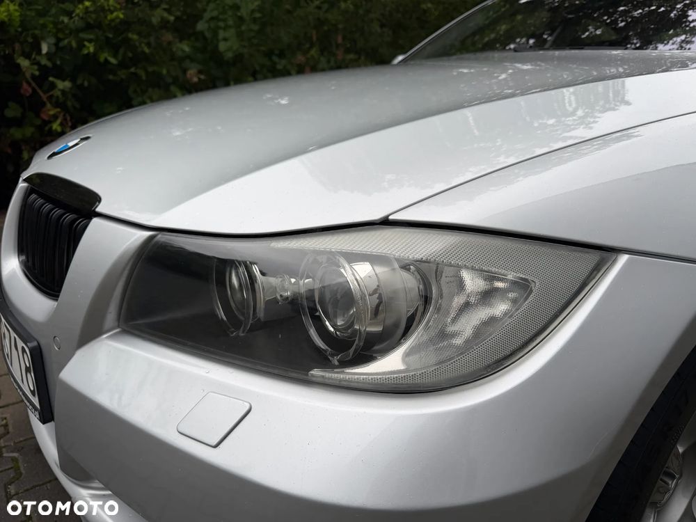 BMW Seria 3 320i - 9