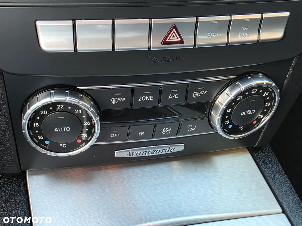 Mercedes-Benz Klasa C 180 BlueEFFICIENCY Avantgarde - 40