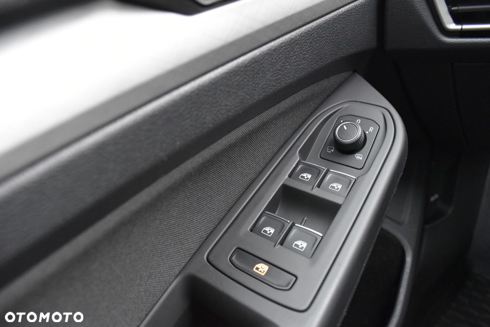 Volkswagen Golf - 25