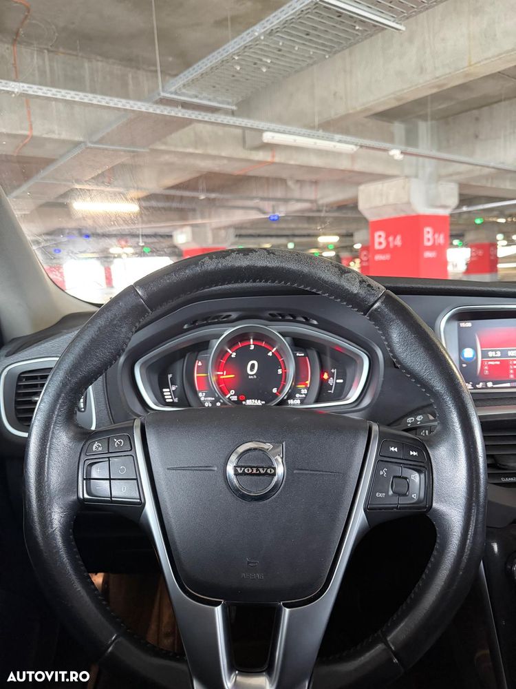 Volvo V40 D2 - 10