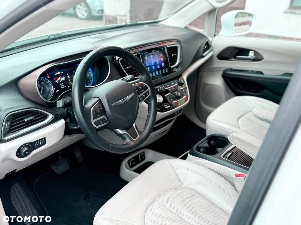 Chrysler Pacifica - 8