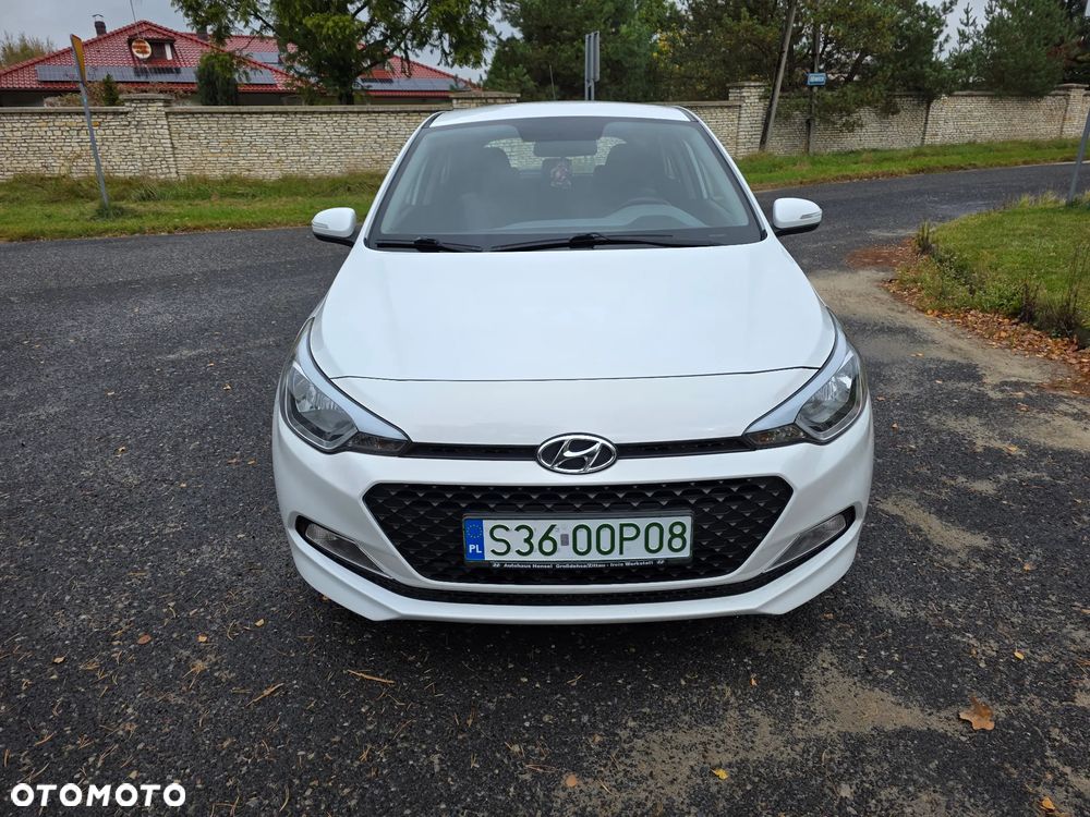 Hyundai i20 blue 1.2 - 12