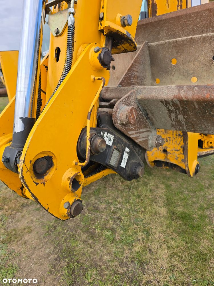 JCB - 8