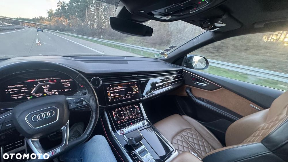 Audi SQ8 - 11