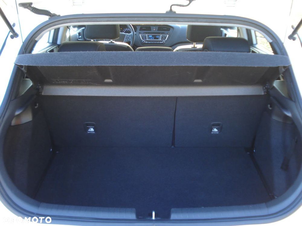 Hyundai i20 1.2 Comfort - 11