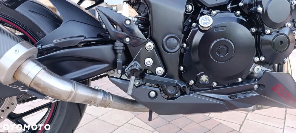Suzuki GSX - 24