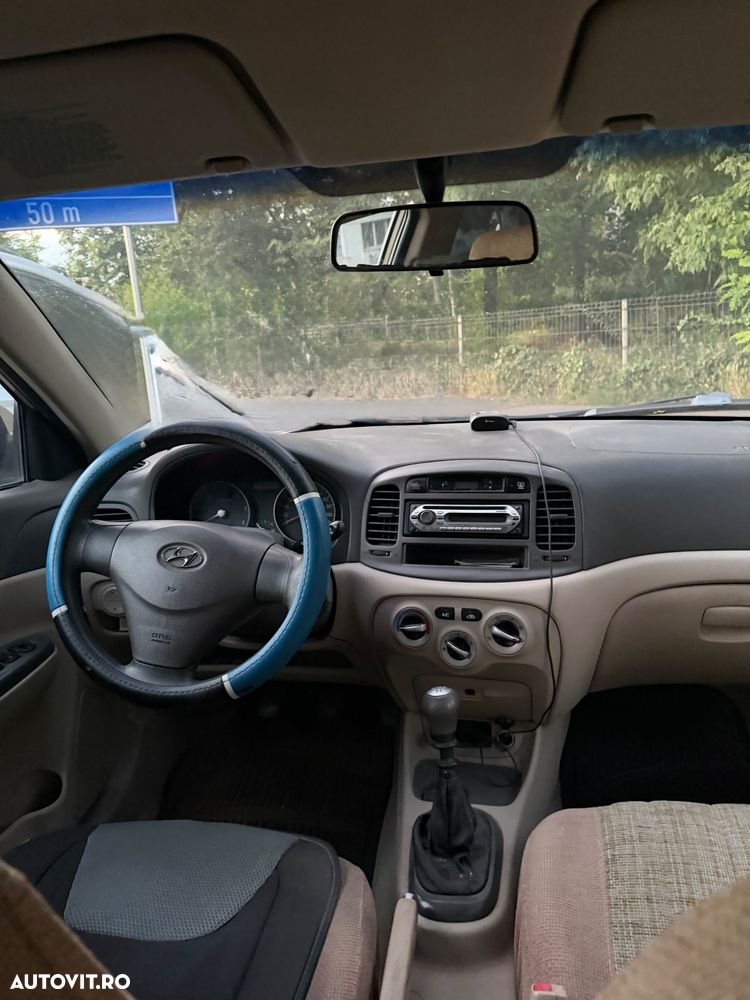 Hyundai Accent MC 1.5 CRDI 4DR GL COMFORT - 9